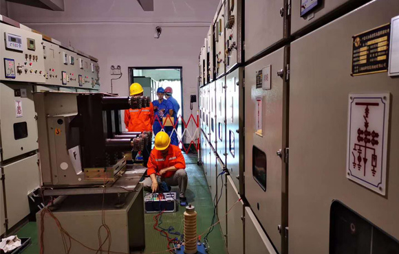 寫字樓配電房出現故障，突然停電導致員工的工作進度丟失